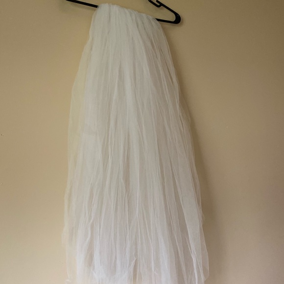 Ivory Veil - Picture 2 of 4